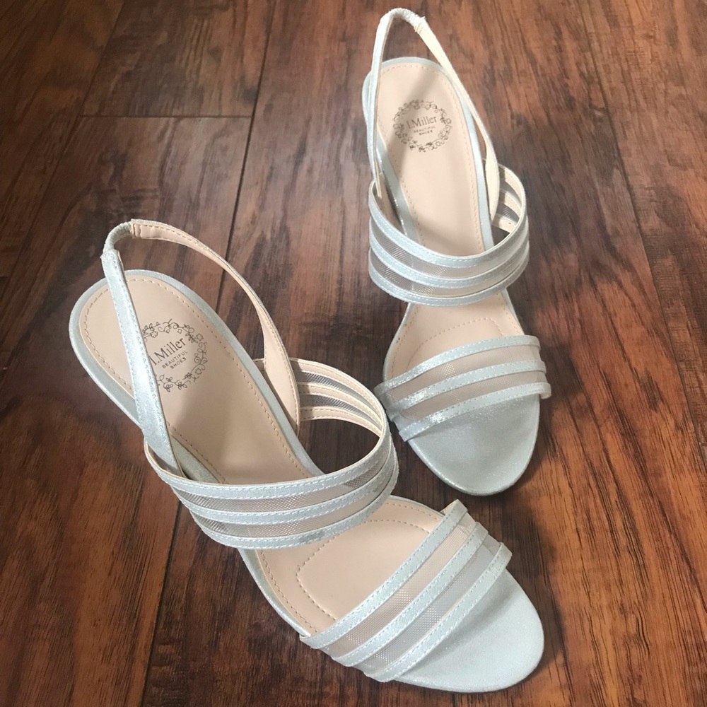 NEVER WORN Formal heels